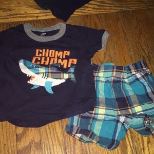6/$20 24M Carter’s outfit Shark 🦈